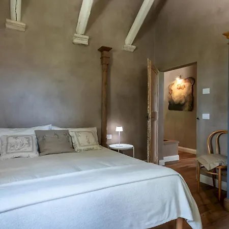 Dianella 8&2, Emma Villa