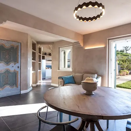 Dianella 8&2, Emma *