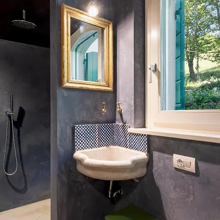 Dianella 8&2, Emma Villa *