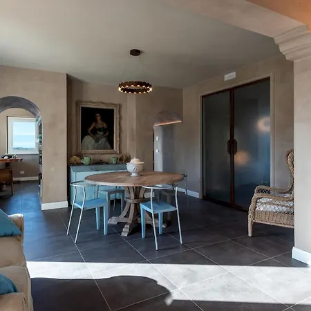 Dianella 8&2, Emma Villa *