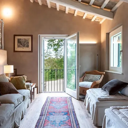 Villa Dianella 8&2, Emma *