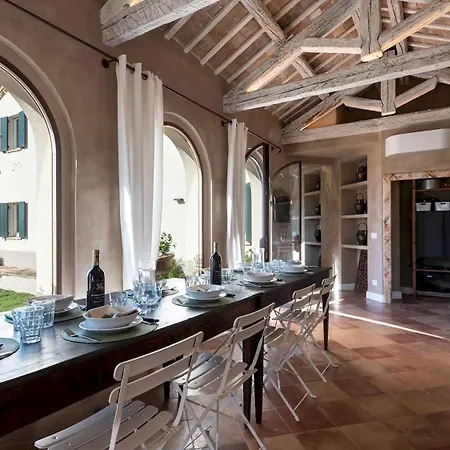 Dianella 8&2, Emma Villa