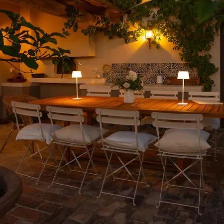 Villa Dianella 8&2, Emma Monterubbiano