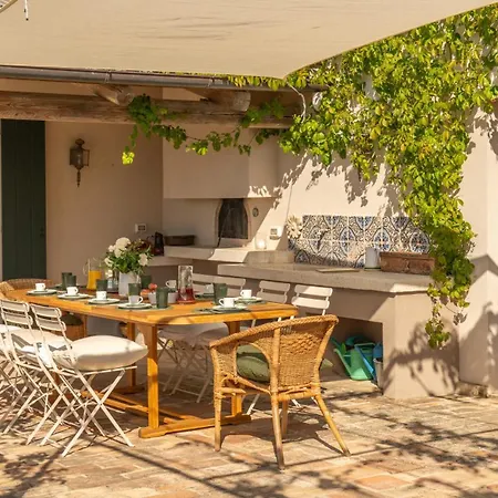 Villa Dianella 8&2, Emma *