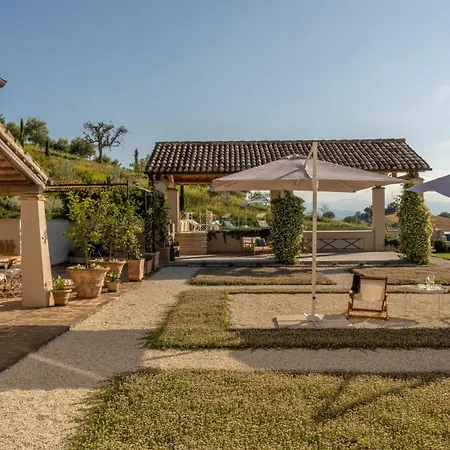 Dianella 8&2, Emma Villa Monterubbiano